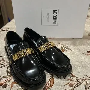 【関税＆送料込み】Moschino Olivia Loafers Moschino: Women's Olivia Mary Jane (Black) | DSMNY E-SHOP